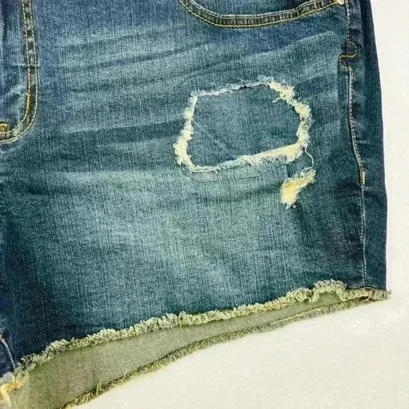 NWT Torrid Vintage Stretch Dark Wash Raw Hem Distressed Denim Shorts Size 20 - Picture 7 of 16